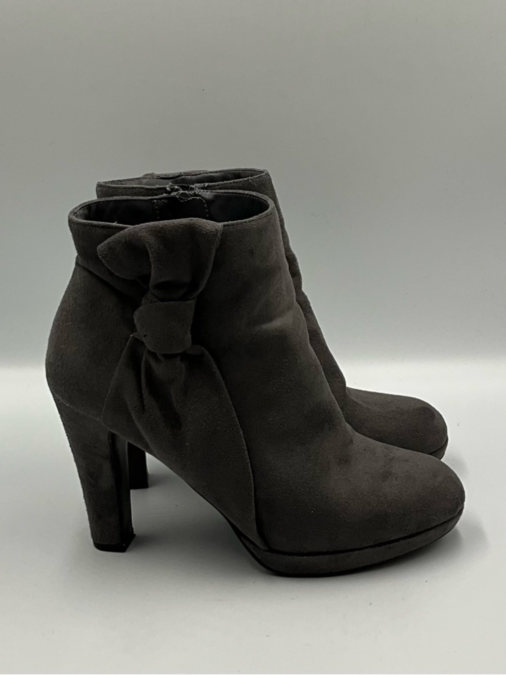 Impo Booties Size 7.5 Gray Suede Side Bow and Zipper Ankle Booties